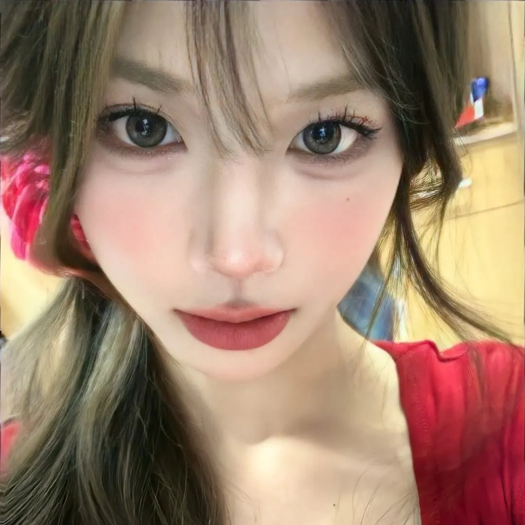 戴脚镣的女孩